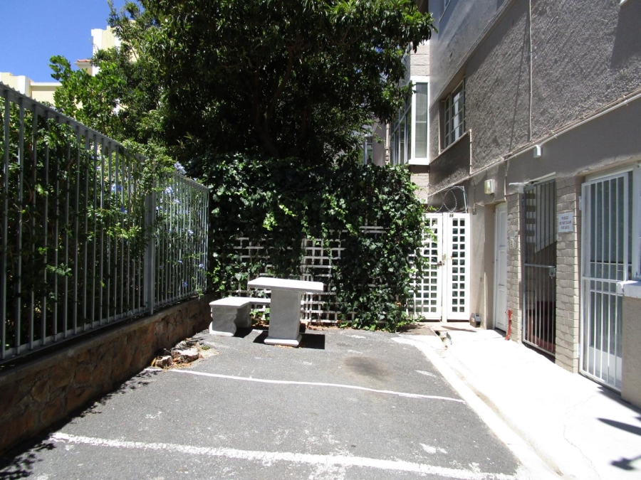 To Let 1 Bedroom Property for Rent in Vredehoek Western Cape
